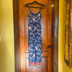 XS Band of Gypsies Floral romper, built in padding, adjustable straps.